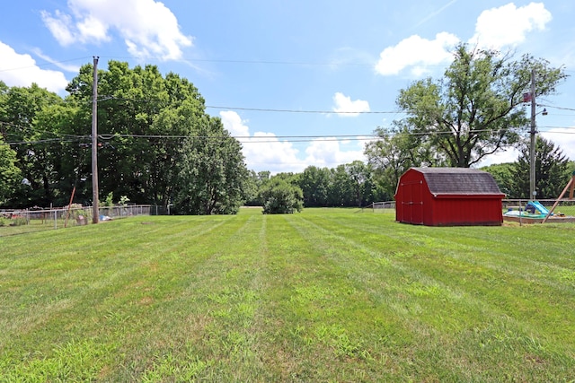 5278 Edgeview Rd, Columbus, OH 43207 - view of yard with an outdoor structure