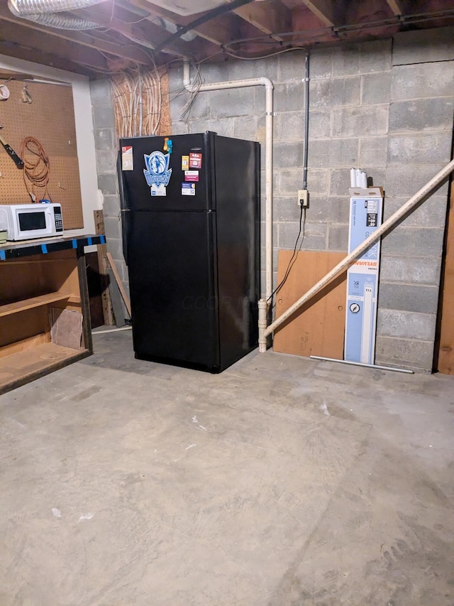 5813 Thada Ln, Columbus, OH 43229 - unfinished below grade area featuring freestanding refrigerator