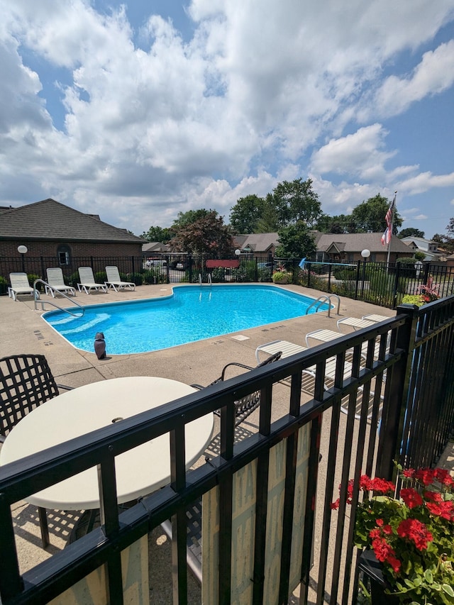 5813 Thada Ln, Columbus, OH 43229 - community pool with a patio