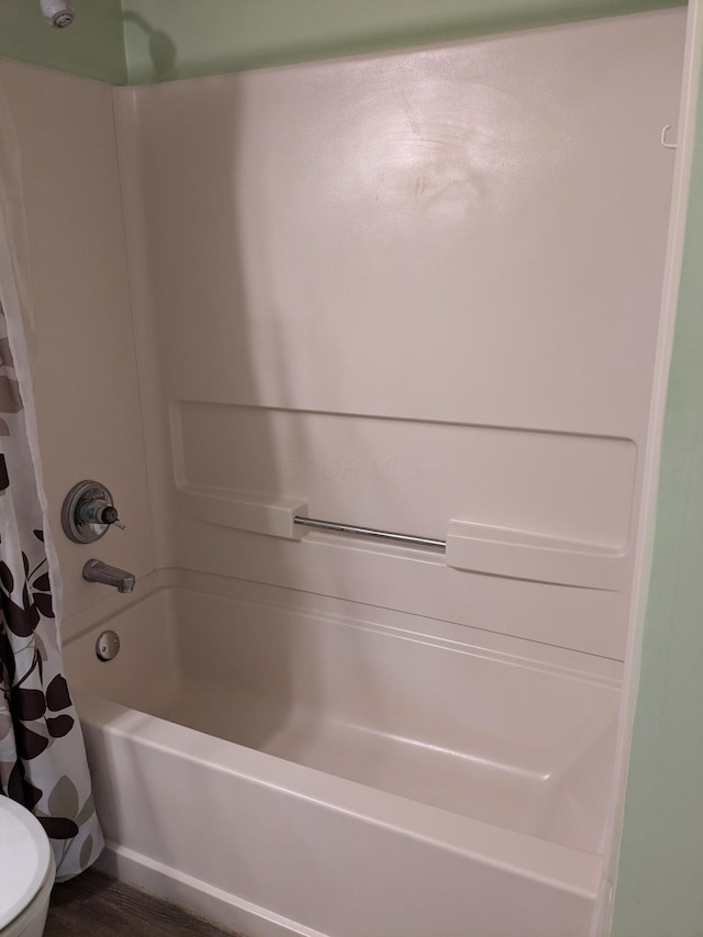 5813 Thada Ln, Columbus, OH 43229 - full bathroom featuring toilet and shower / bath combination with curtain