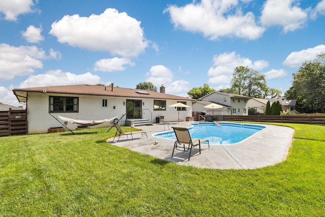 2635 Youngs Grove Rd, Columbus, OH 43231 - view of pool with entry steps, a fenced backyard, and a patio