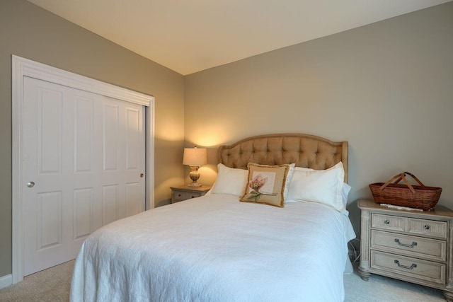 6918 Rothwell St, New Albany, OH 43054 - bedroom featuring light colored carpet and a closet