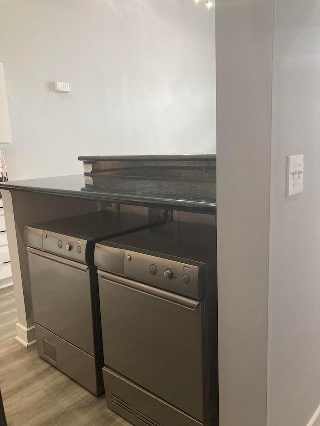 1276 N High St Unit 206, Columbus, OH 43201 - laundry room with independent washer and dryer and light wood finished floors