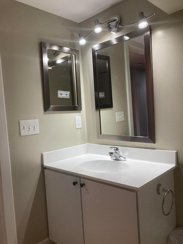 1276 N High St Unit 206, Columbus, OH 43201 - bathroom featuring vanity