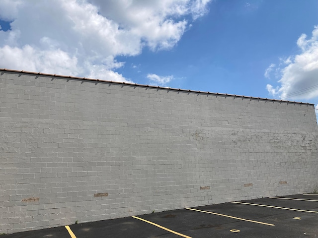 1276 N High St Unit 206, Columbus, OH 43201 - exterior view of parking