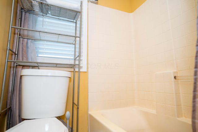 66 S Wheatland Ave, Columbus, OH 43204 - bathroom with toilet and tub / shower combination