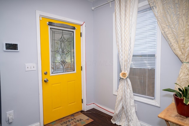 66 S Wheatland Ave, Columbus, OH 43204 - entrance foyer featuring baseboards and dark wood-style floors