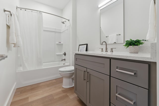 875 Bellows Ave, Columbus, OH 43223 - full bath with vanity, shower / bath combo, and wood finished floors