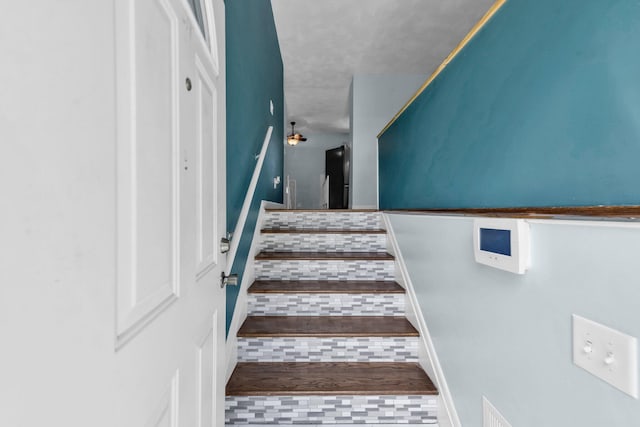1293 Gresham Rd, Columbus, OH 43204 - view of stairway