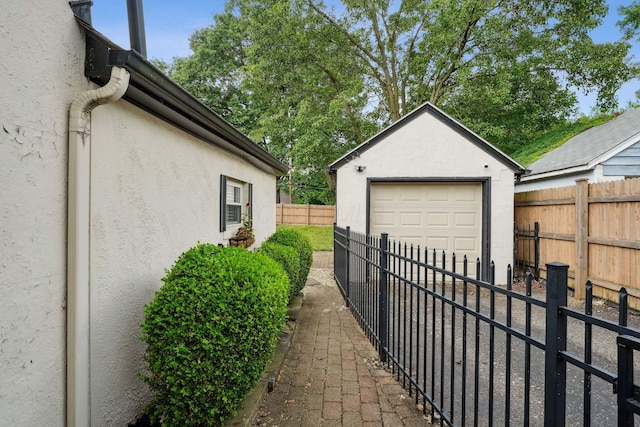 1317 Broadview Ave, Columbus, OH 43212 - detached garage with driveway