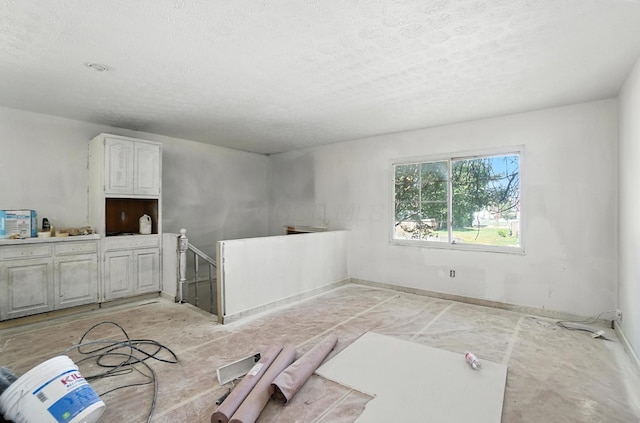31 S Wheatland Ave, Columbus, OH 43204 - unfurnished room featuring a textured ceiling and baseboards