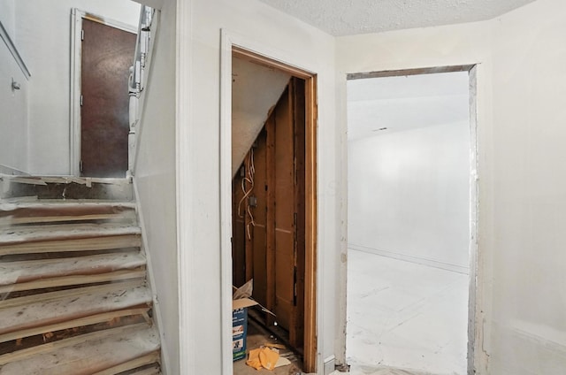 31 S Wheatland Ave, Columbus, OH 43204 - view of stairway