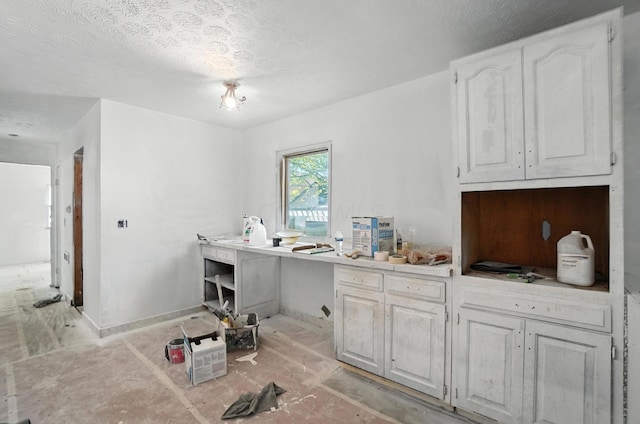 31 S Wheatland Ave, Columbus, OH 43204 - laundry area with a textured ceiling and a desk