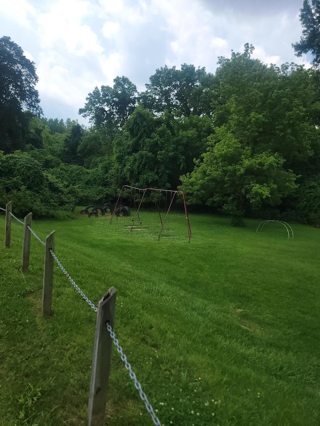 4867 Foxcroft Ct, Columbus, OH 43232 - view of grassy yard featuring a forest view