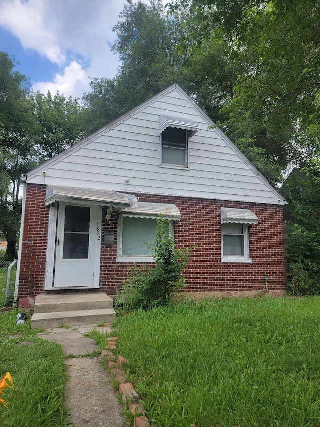 1922 Gault St, Columbus, OH 43205 - bungalow-style home with brick siding