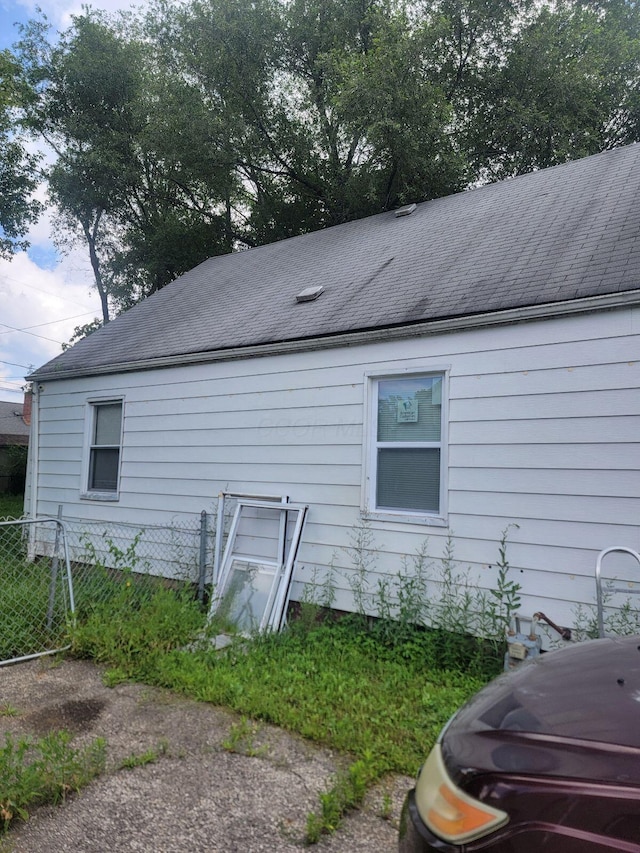 1922 Gault St, Columbus, OH 43205 - view of side of property with roof with shingles