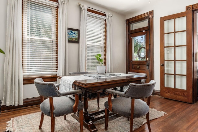 482 E Whittier St, Columbus, OH 43206 - dining area with dark wood-style flooring and a desk