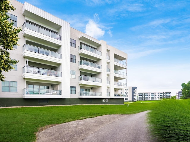 5285 Highpointe Lakes Dr Unit 201, Westerville, OH 43081 - view of apartment building / complex