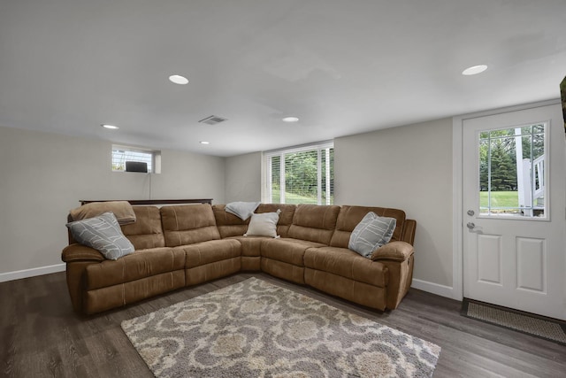 2579 Wickliffe Rd, Columbus, OH 43221 - living area featuring dark wood-style floors and recessed lighting