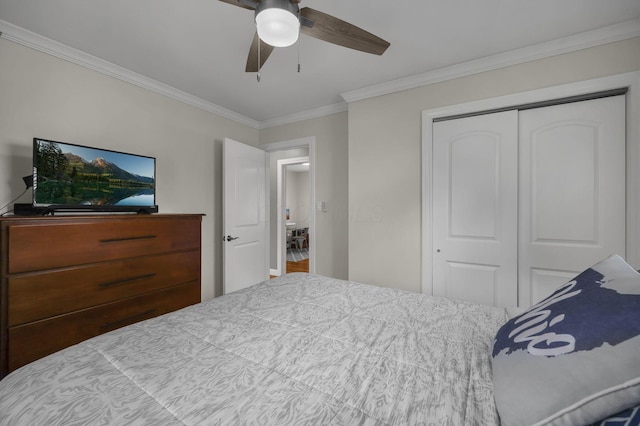 2579 Wickliffe Rd, Columbus, OH 43221 - bedroom featuring ornamental molding, a closet, and ceiling fan