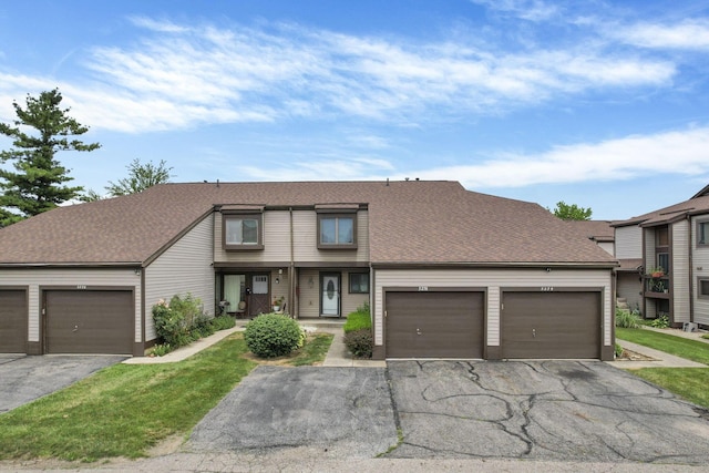 5276 Marci Way, Columbus, OH 43228 - view of front of house with asphalt driveway and a shingled roof