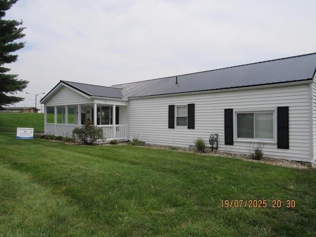 208 Moats Dr, Circleville, OH 43113 - photo 1