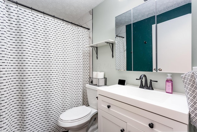 711 Cherry Hollow Rd Unit A, Columbus, OH 43228 - full bathroom featuring vanity, curtained shower, and a textured ceiling