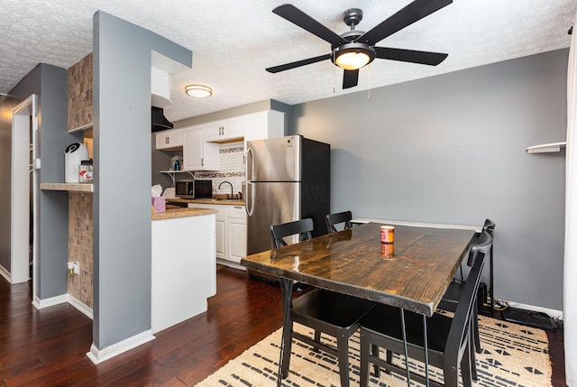 711 Cherry Hollow Rd Unit A, Columbus, OH 43228 - dining space featuring ceiling fan, dark wood-style floors, and a textured ceiling