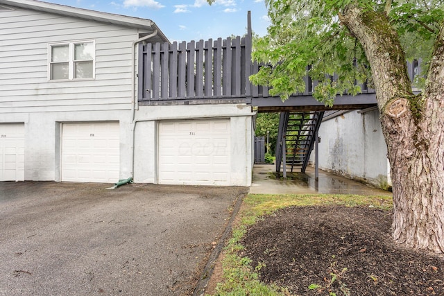711 Cherry Hollow Rd Unit A, Columbus, OH 43228 - view of garage