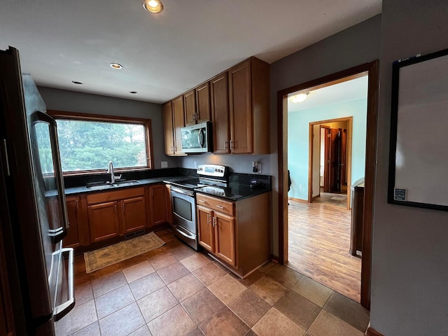 268 Clayburne Blvd, Chillicothe, OH 45601 - kitchen featuring stainless steel appliances, dark countertops, and recessed lighting