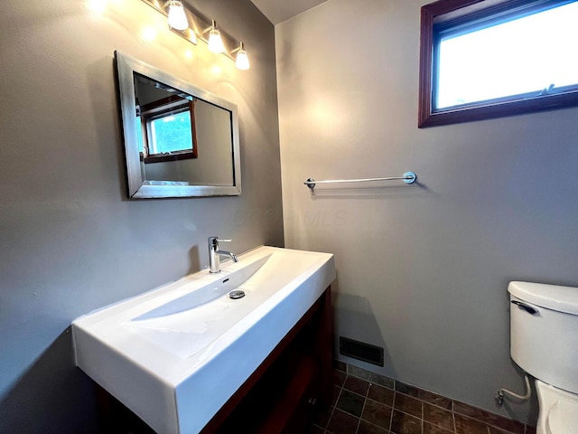 268 Clayburne Blvd, Chillicothe, OH 45601 - half bath featuring vanity and toilet
