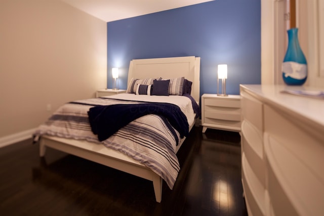 100 E Gay St Unit 804, Columbus, OH 43215 - bedroom featuring wood finished floors and baseboards