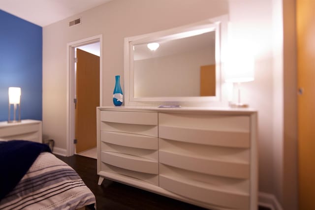 100 E Gay St Unit 804, Columbus, OH 43215 - bedroom featuring dark wood-style floors
