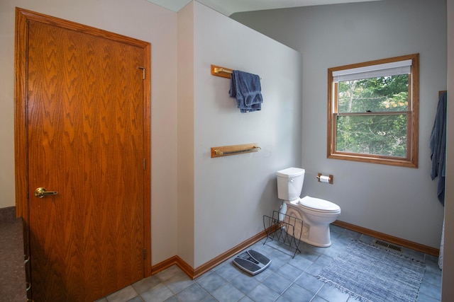 7740 Gale Rd SW, Hebron, OH 43025 - bathroom featuring toilet and baseboards