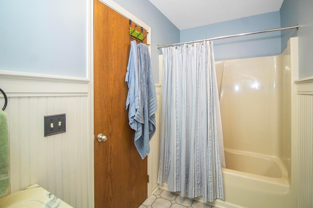 7740 Gale Rd SW, Hebron, OH 43025 - bathroom featuring shower / bath combination with curtain