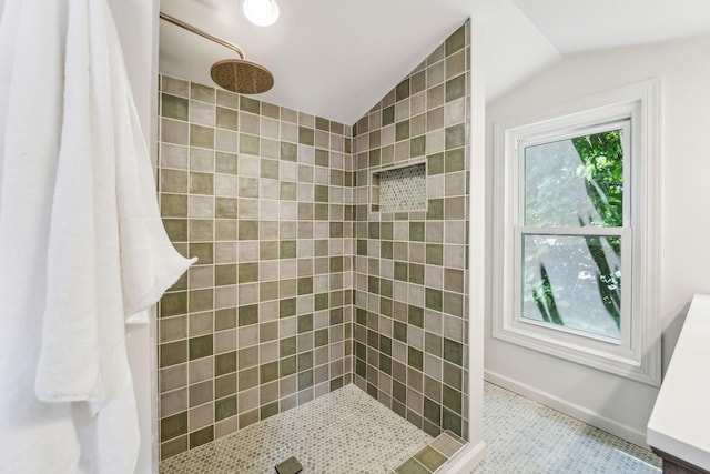 527 N Columbia Ave, Bexley, OH 43209 - bathroom featuring lofted ceiling and tiled shower