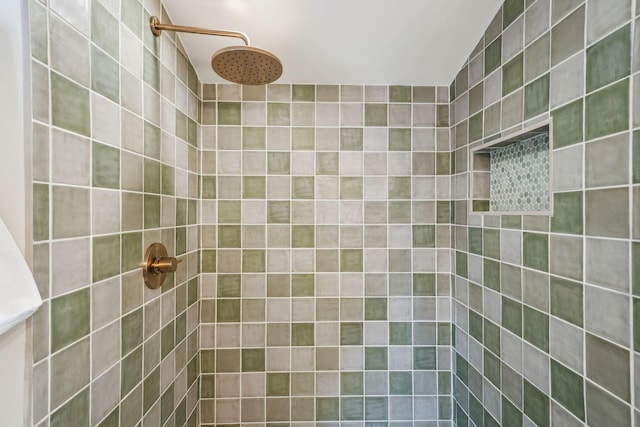 527 N Columbia Ave, Bexley, OH 43209 - bathroom featuring a tile shower