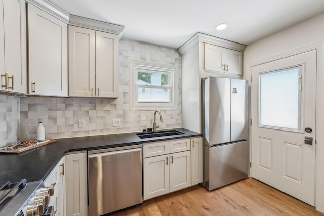 527 N Columbia Ave, Bexley, OH 43209 - kitchen featuring appliances with stainless steel finishes, dark countertops, light wood-style flooring, tasteful backsplash, and recessed lighting