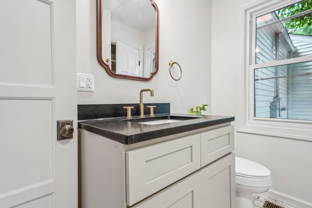 527 N Columbia Ave, Bexley, OH 43209 - half bath featuring toilet and vanity