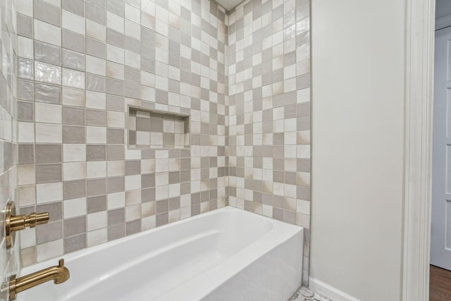 527 N Columbia Ave, Bexley, OH 43209 - bathroom with baseboards