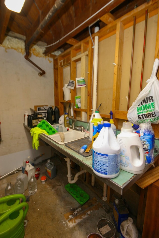 1810 Lehner Rd, Columbus, OH 43224 - basement featuring a sink