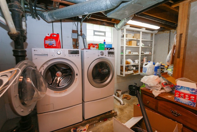 1810 Lehner Rd, Columbus, OH 43224 - washroom with washer and clothes dryer