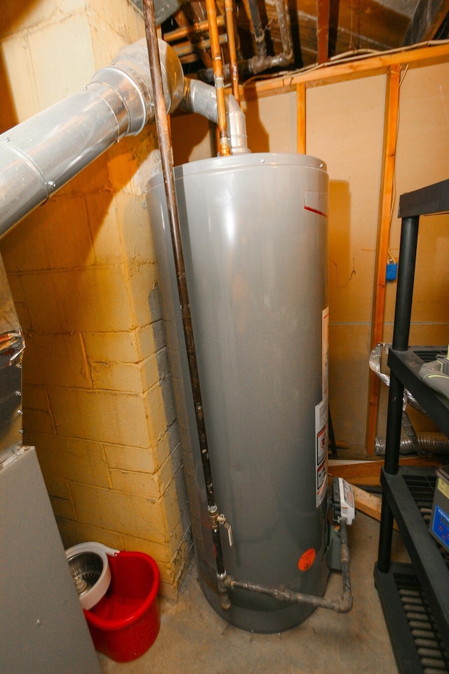 1810 Lehner Rd, Columbus, OH 43224 - utility room with water heater