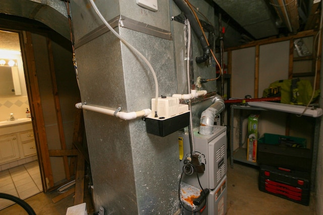 1810 Lehner Rd, Columbus, OH 43224 - utility room featuring heating unit