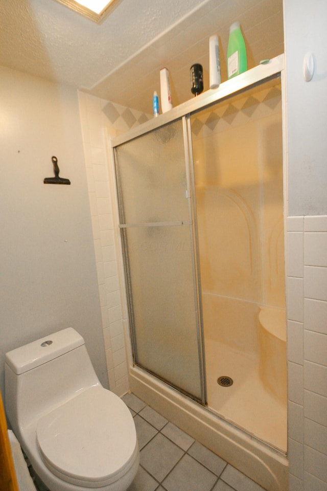 1810 Lehner Rd, Columbus, OH 43224 - bathroom featuring a stall shower, tile patterned floors, and a textured ceiling