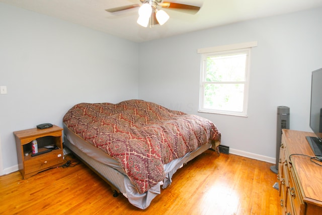 1810 Lehner Rd, Columbus, OH 43224 - bedroom with light wood finished floors and a ceiling fan