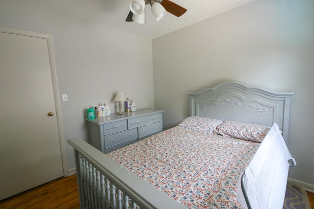1810 Lehner Rd, Columbus, OH 43224 - bedroom featuring dark wood finished floors and a ceiling fan