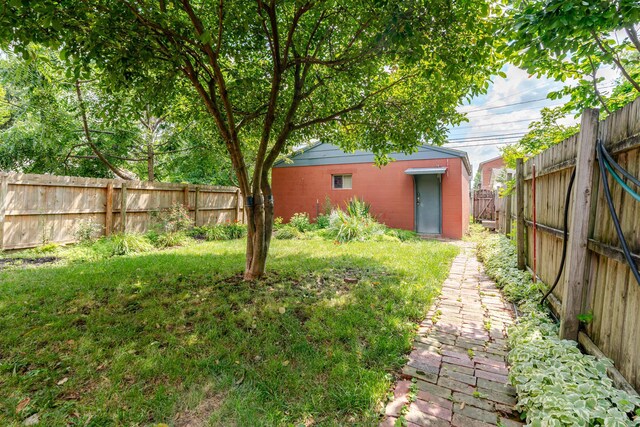 1366 S 4th St, Columbus, OH 43207 - view of fenced backyard