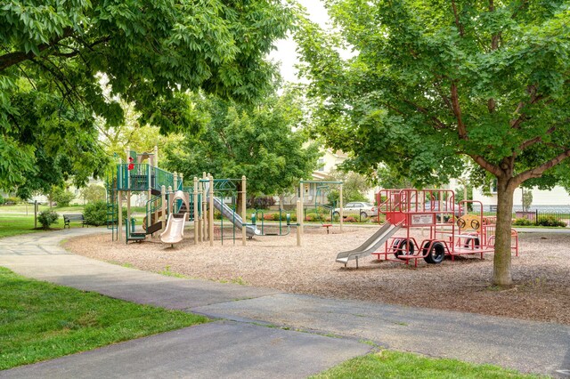 1366 S 4th St, Columbus, OH 43207 - view of community playground