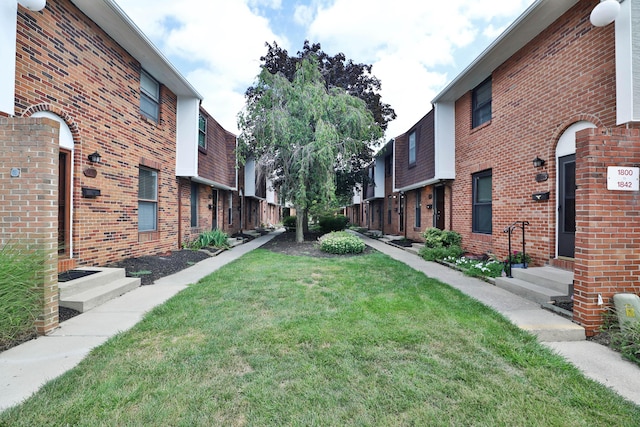 1820 Willoway Cir S, Columbus, OH 43220 - view of property's community with a lawn and a residential view